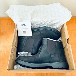 UGG Bolden Weather Chelsea Boot in Black Leather, Kids size 6